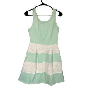 Day & Night Women’s Baby Blue White Lace Applique Sleeveless Sheath Dress Size S